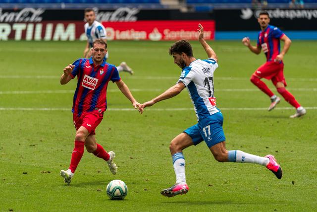 周琦21+8胡明轩20分广东大胜山东 高诗岩15分