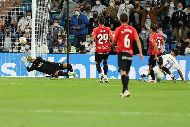 方硕21+8曾凡博20分 北京大胜四川开季三连胜