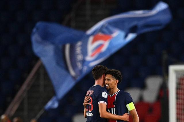 相当炸裂！44岁的小罗就要当爷爷了！